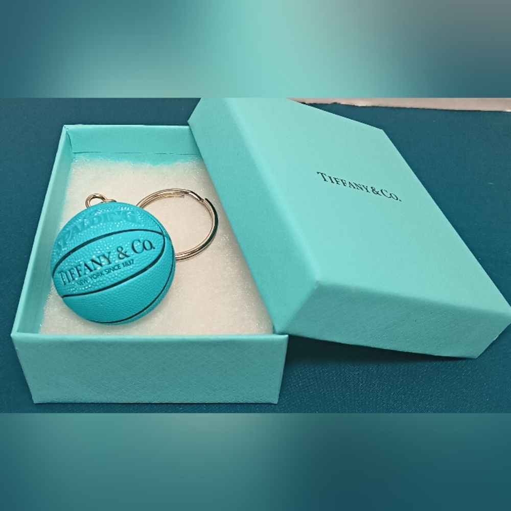 Pre Loved Tiffany & Co. Basketball Keychain - Picture 14 of 16